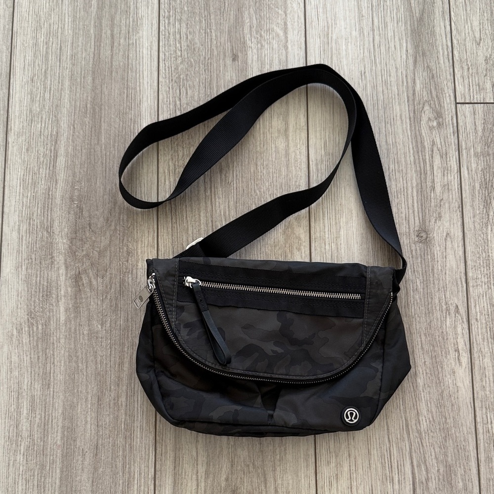 Lululemon All Night Festival Bag 5L in Fragment Camo Jacquard Black Deep Coal